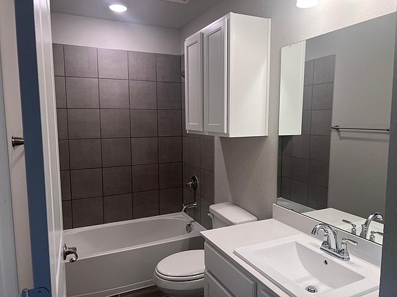 5th image of 2904 Mare Dr
