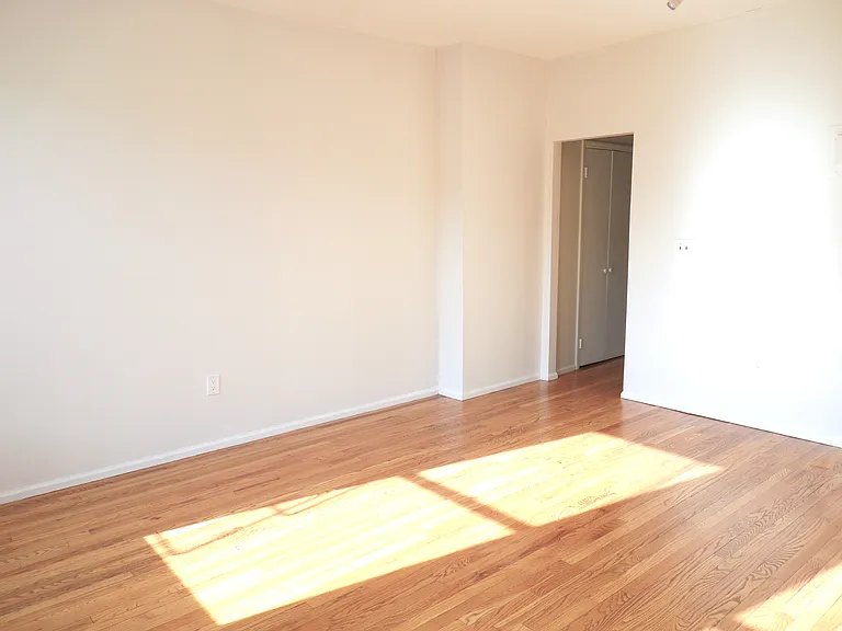 235 E 13th St #6A — Photo 3