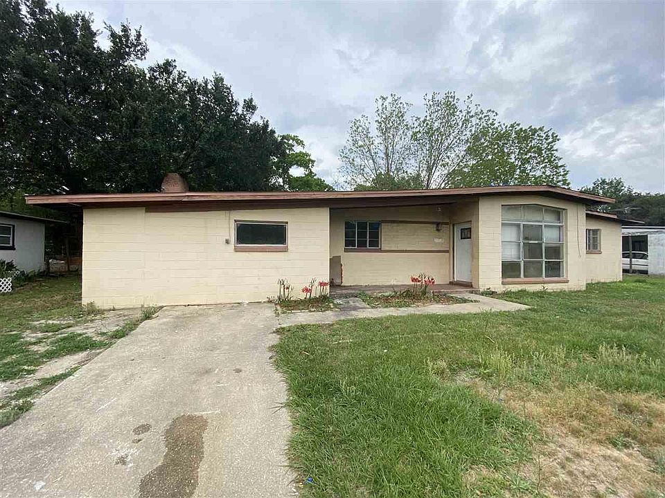 1st image of 30 Stanford Dr