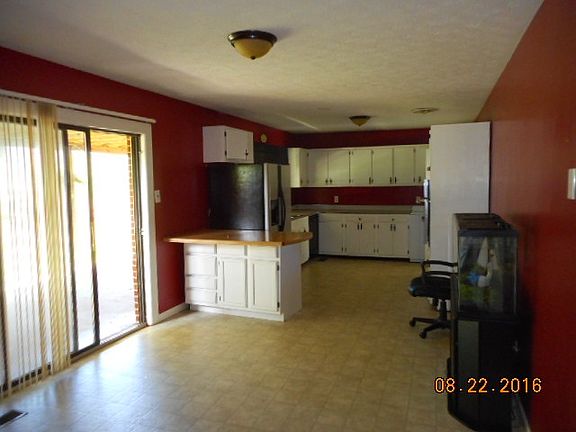 4th image of 2021 E Outer Dr