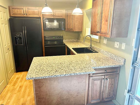 4th image of 230 Flint Pond Pl