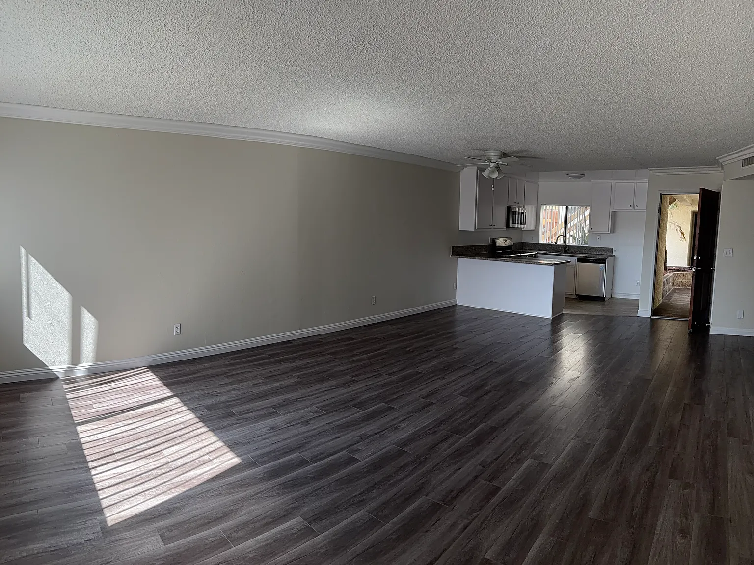 703 E. Chestnut Street — Photo 2