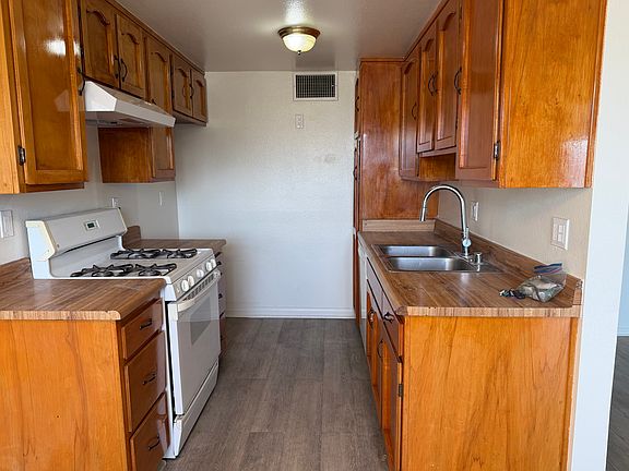 5th image of 3030 Valle Vista Dr APT 4