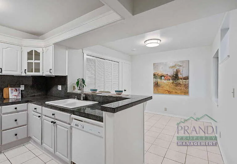 181 Professional Center Pkwy — Photo 11