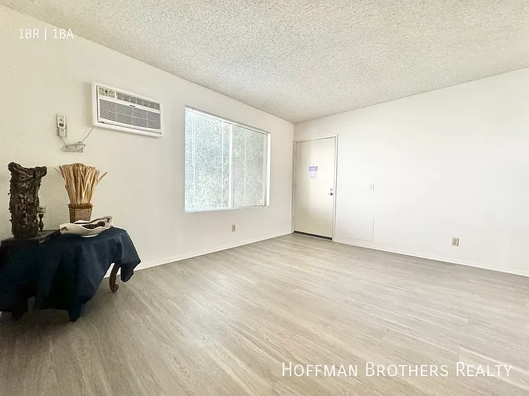 18545 Burbank Blvd #20 — Photo 2