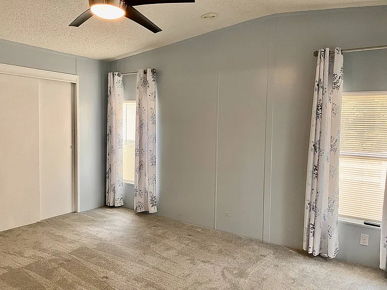 5661 SW 54th Ter — Photo 10