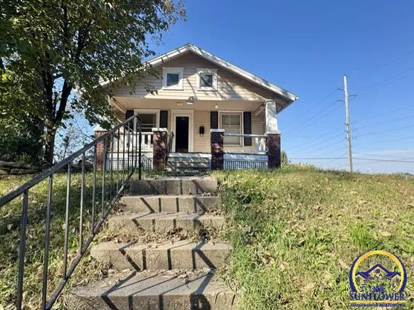 2107 SW Harrison St, Topeka, KS 66611