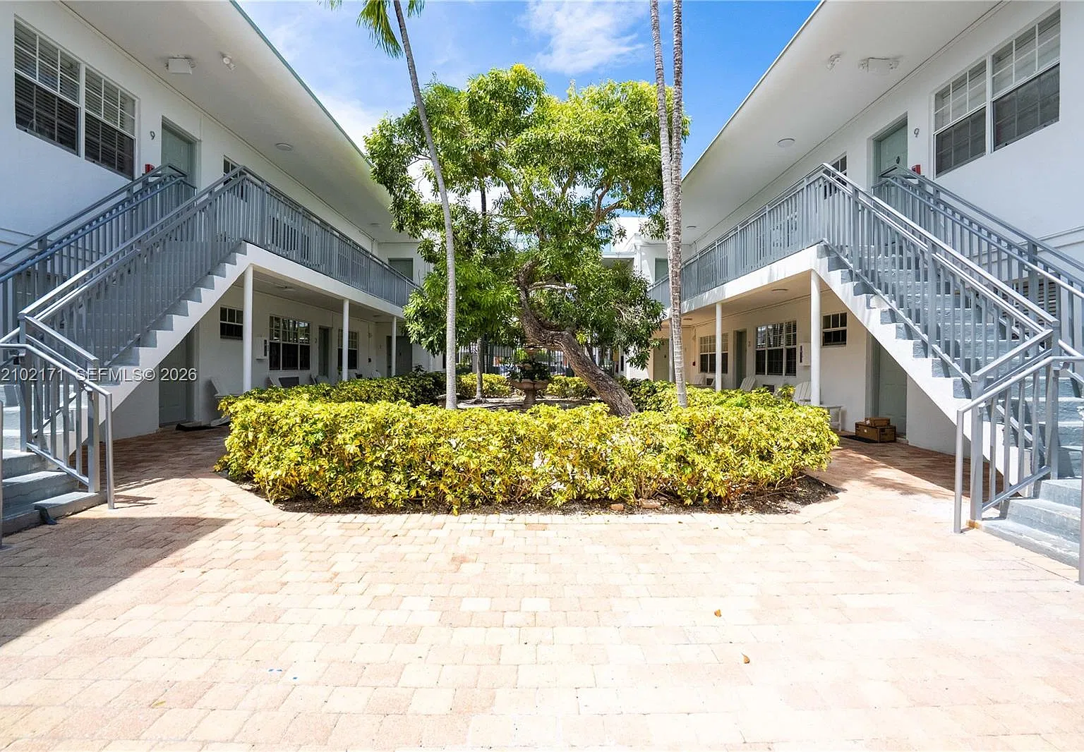 Ritz Royal Palm Ii Condo — Photo 2