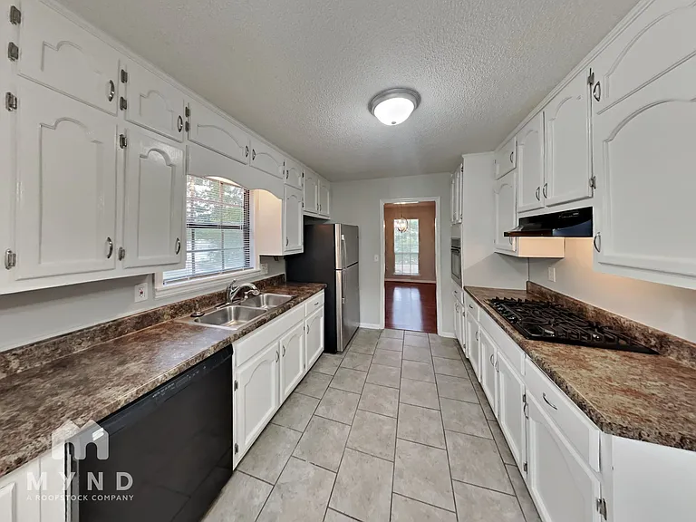 1172 Westridge Cir — Photo 3