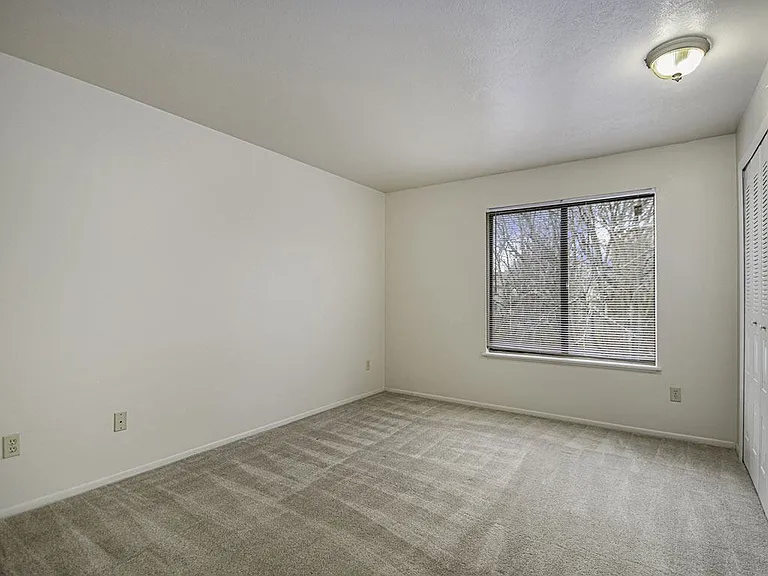 Indian Lakes Apartments — Photo 38