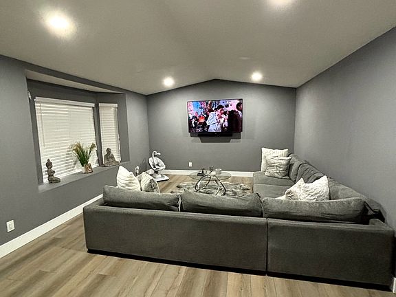 5th image of 24855 Chippendale St