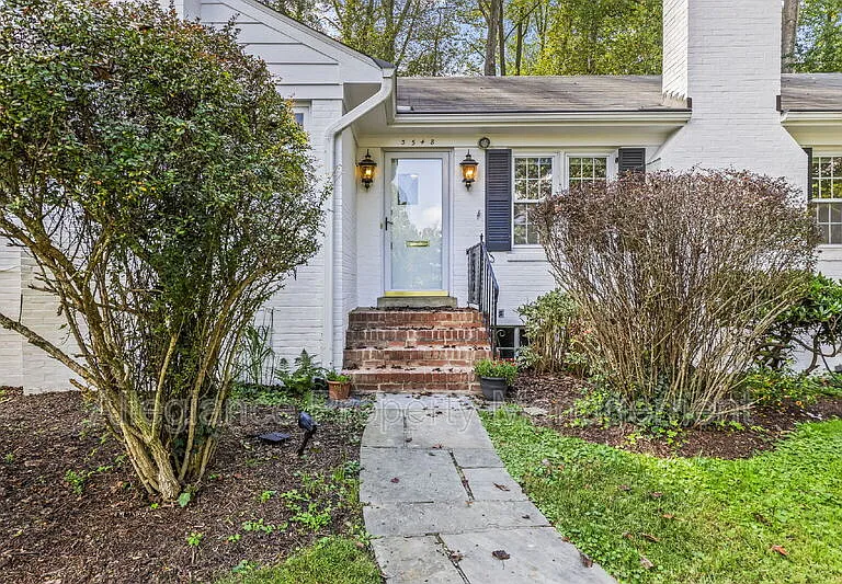 3548 N Valley St — Photo 3
