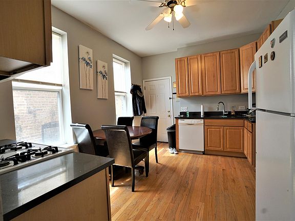 3rd image of 863 N Marshfield Ave APT 3R