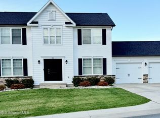 211 Senior Ln, Throop, PA 18512