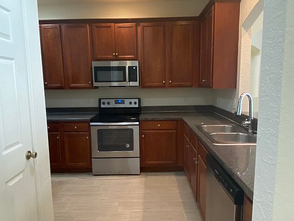 3rd image of 2908 Grafton Dr