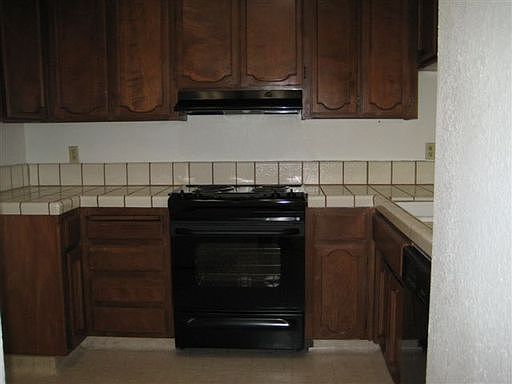 2nd image of 1109 E Orangeburg Ave APT 19