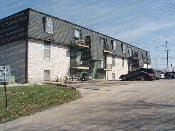 2nd image of 3400 Balboa Ln #1