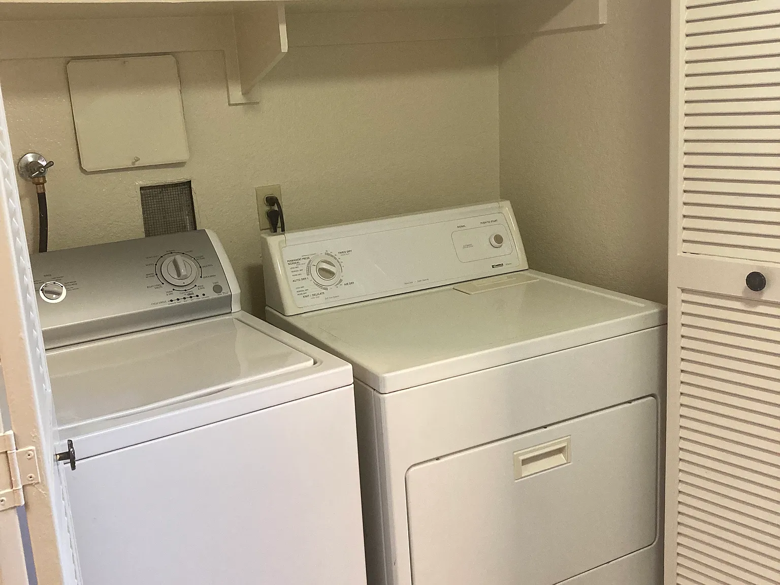 2 bed, 1032 sqft, $3,300 — Photo 2
