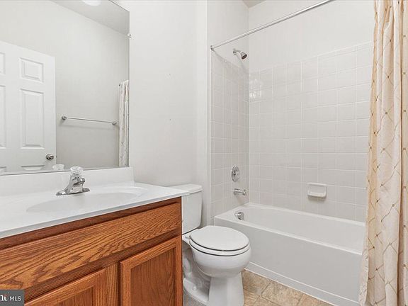 5th image of 556 Garden Gate Dr