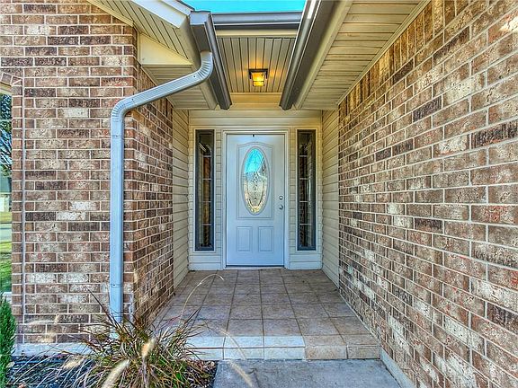 3rd image of 13117 Cloverleaf Ln