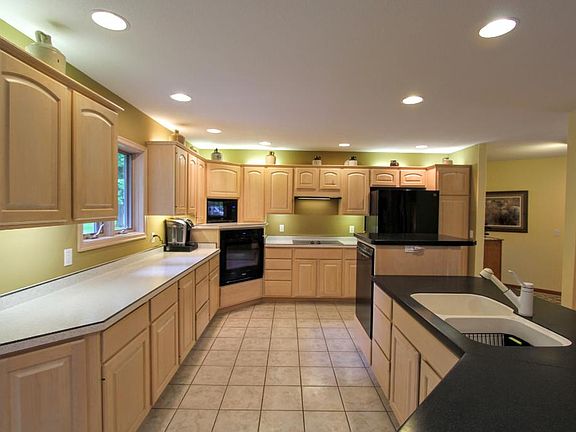 5th image of 14825 Rosewood Dr
