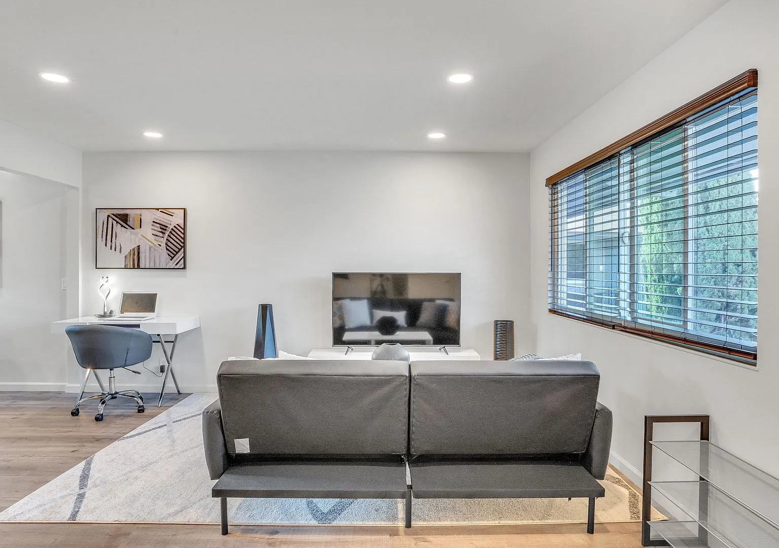 California St Apartments — Photo 4