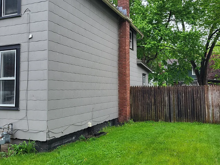 124 Westwood Ave — Photo 2
