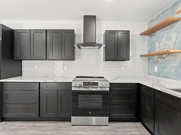 3221 N Stanton St — Photo 18