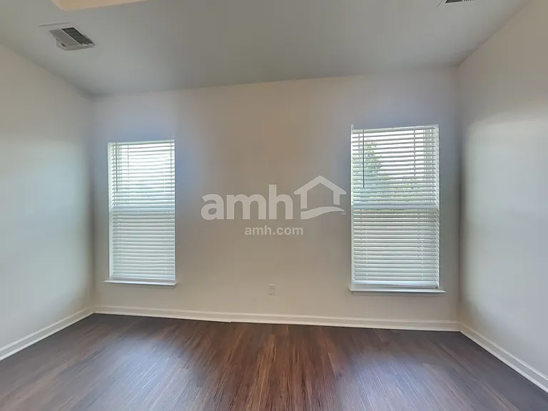 137 Caledonia Dr — Photo 7
