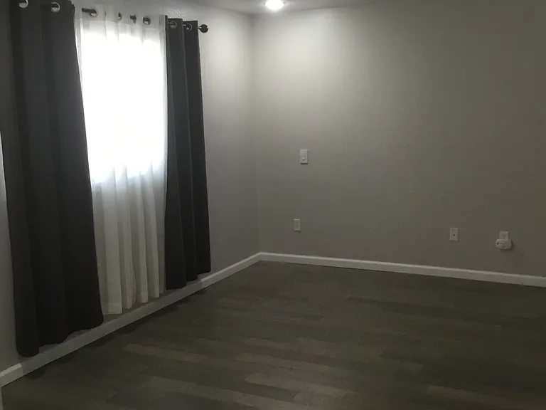 3909 Redwood Ln — Photo 2