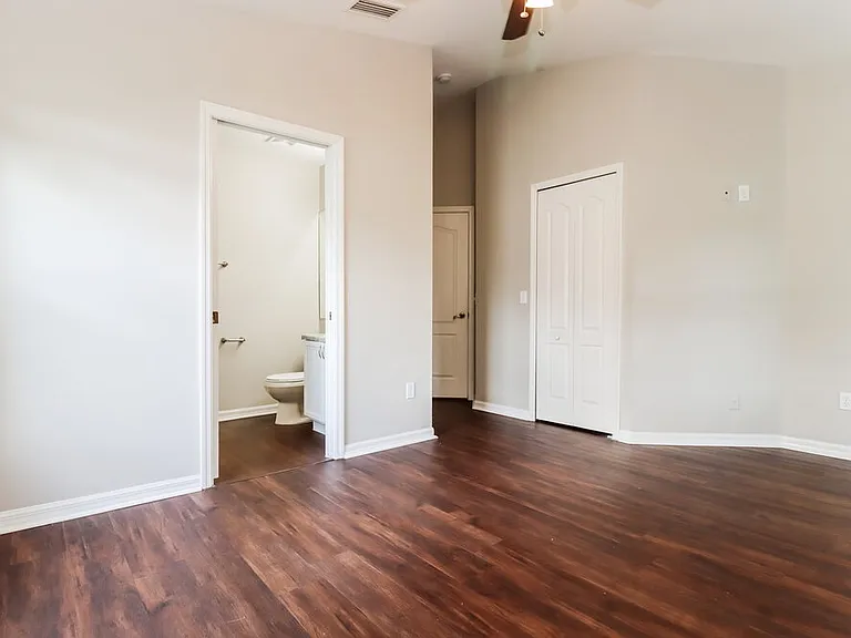 12610 Montford Ln — Photo 12