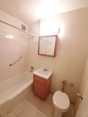 Rented by Smart NY Realty LLC | media 9