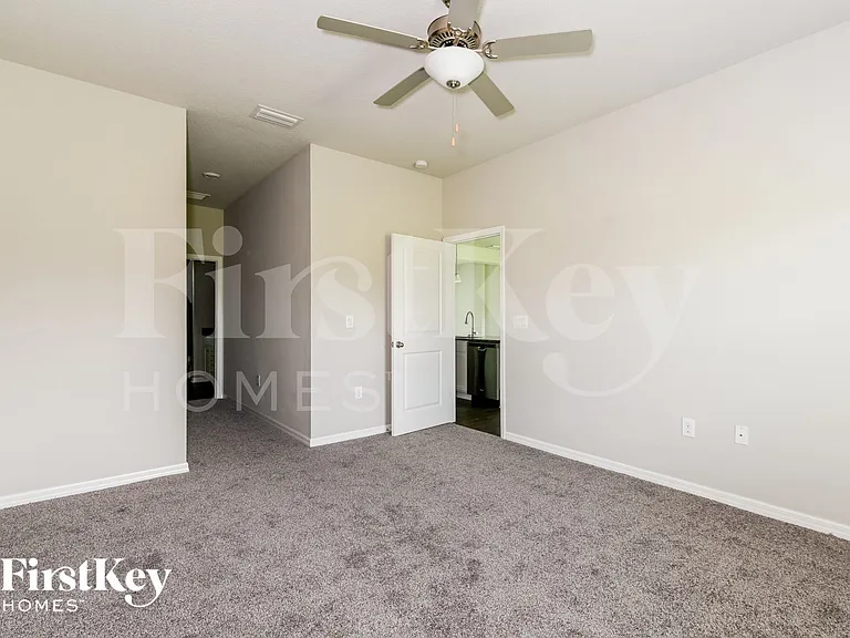 2216 NW 18th Ter — Photo 9