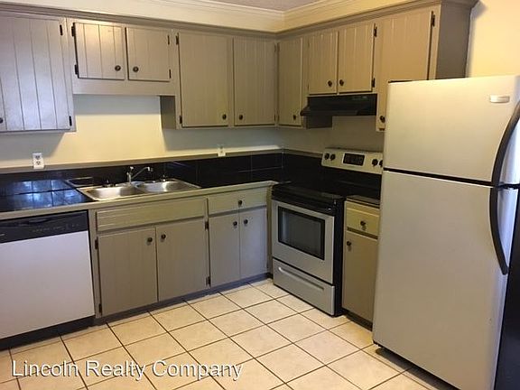 5th image of 4009 Camellia Dr APT D