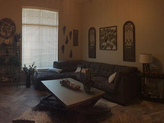 4th image of 706 W Monterrey