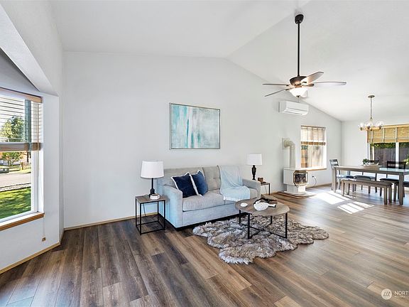 4th image of 624 W Sunrise Court