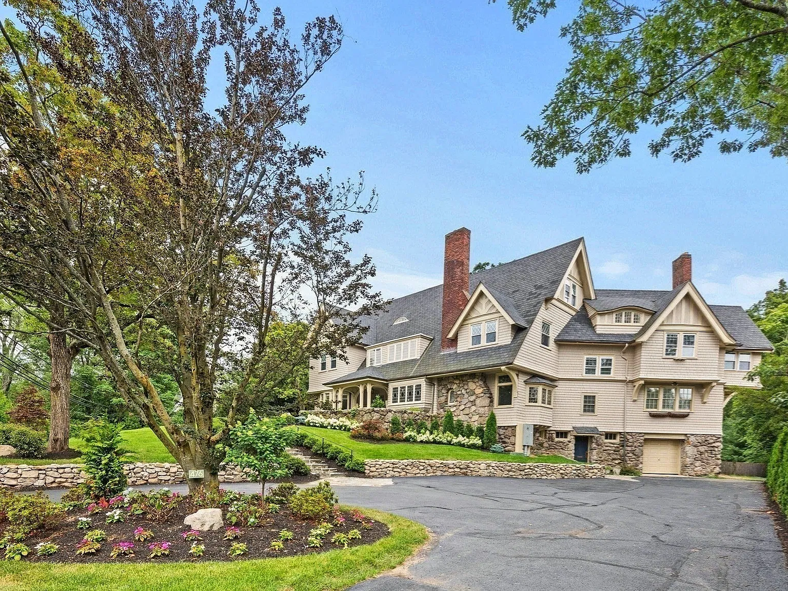 9 bed, 7.0 bath, 6292 sqft, $19,999 — Photo 3