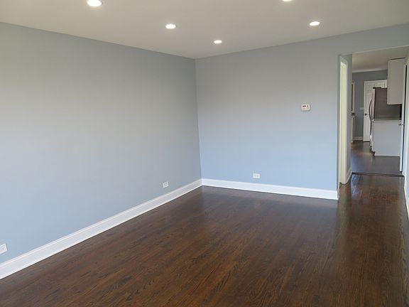 4th image of 5126 S Narragansett Ave