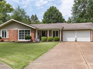 821 King George Ct, Ballwin, MO 63021