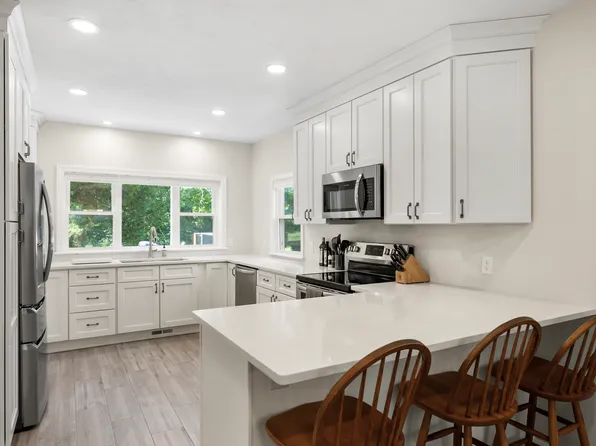 884 South St, Bridgewater, MA 02324