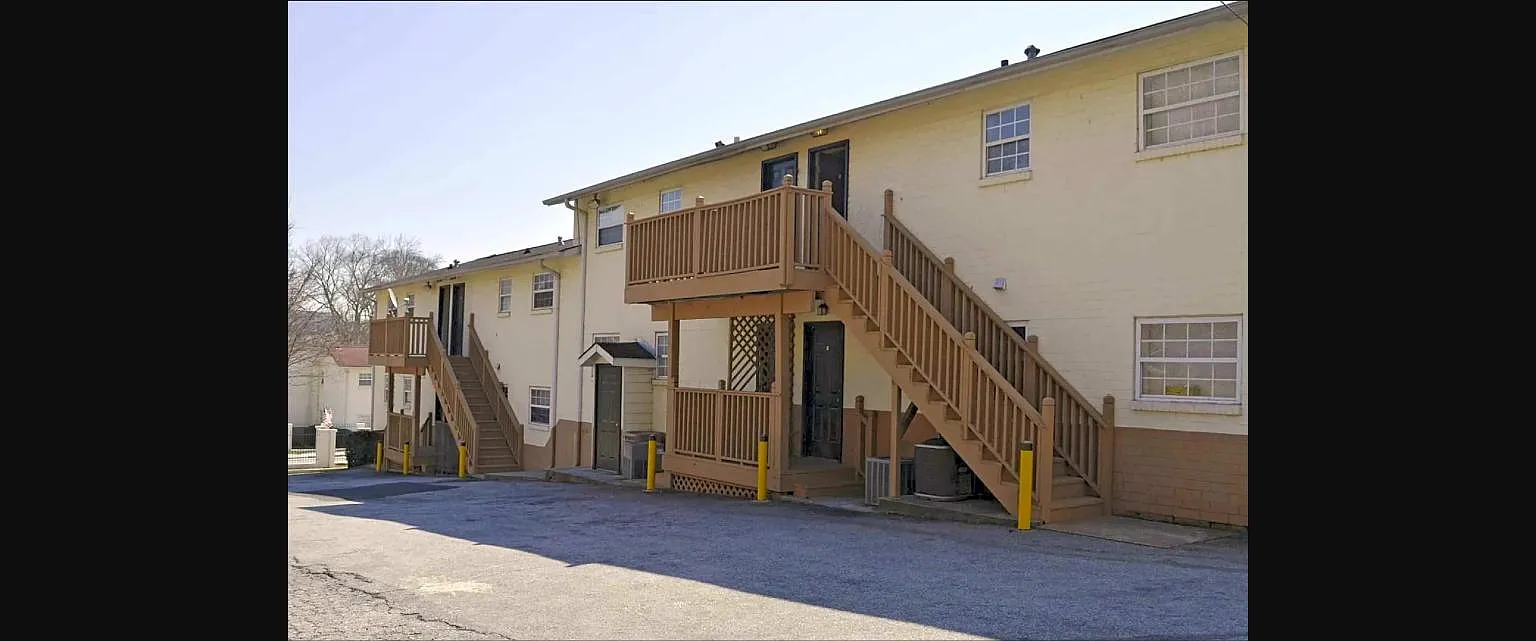 Manor III Apartments — Photo 4