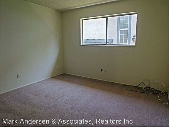 3rd image of 387 N Mentor Ave APT 2