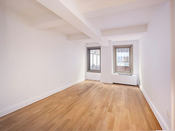 5th image of 101 W 55th St #4007