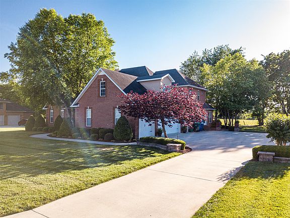 2nd image of 293 Bell Dr W