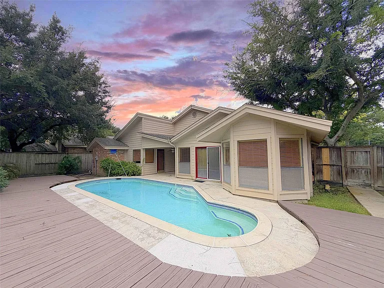 13103 Waldemere Dr — Photo 28