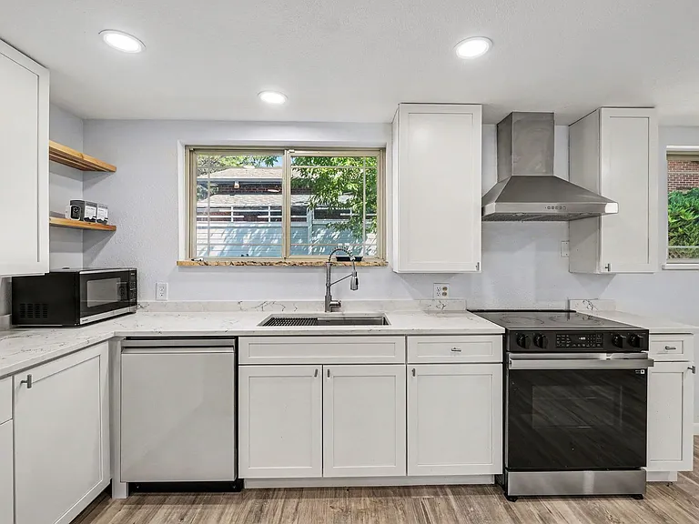 1200 Tulip St — Photo 3