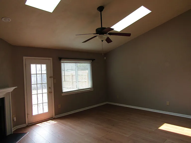 1884 Eunice Ct — Photo 6