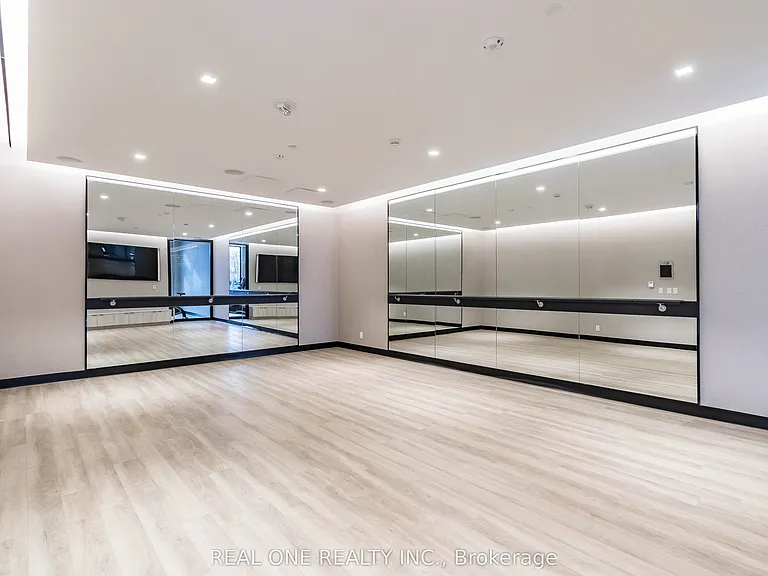 2020 Bathurst St #722 — Photo 41