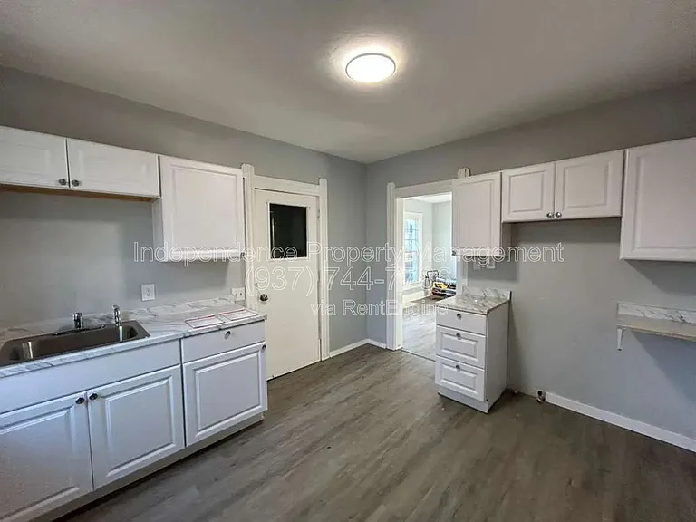 200 E 31st St — Photo 4