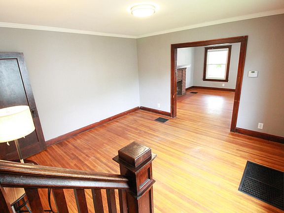 3rd image of 2574 Indianola Ave